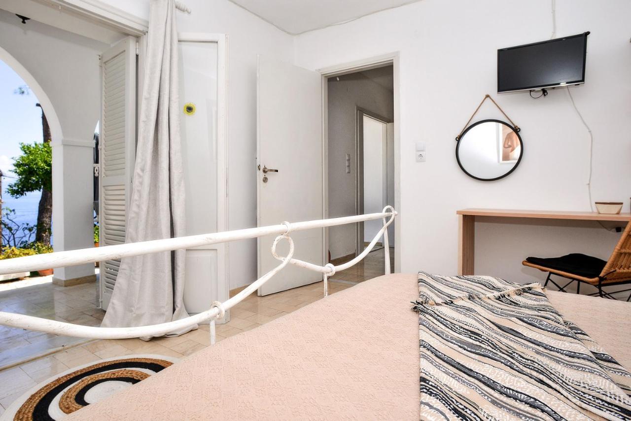 New! Paxoswhite Sea View Apartments & Studios! Gaios Exterior foto