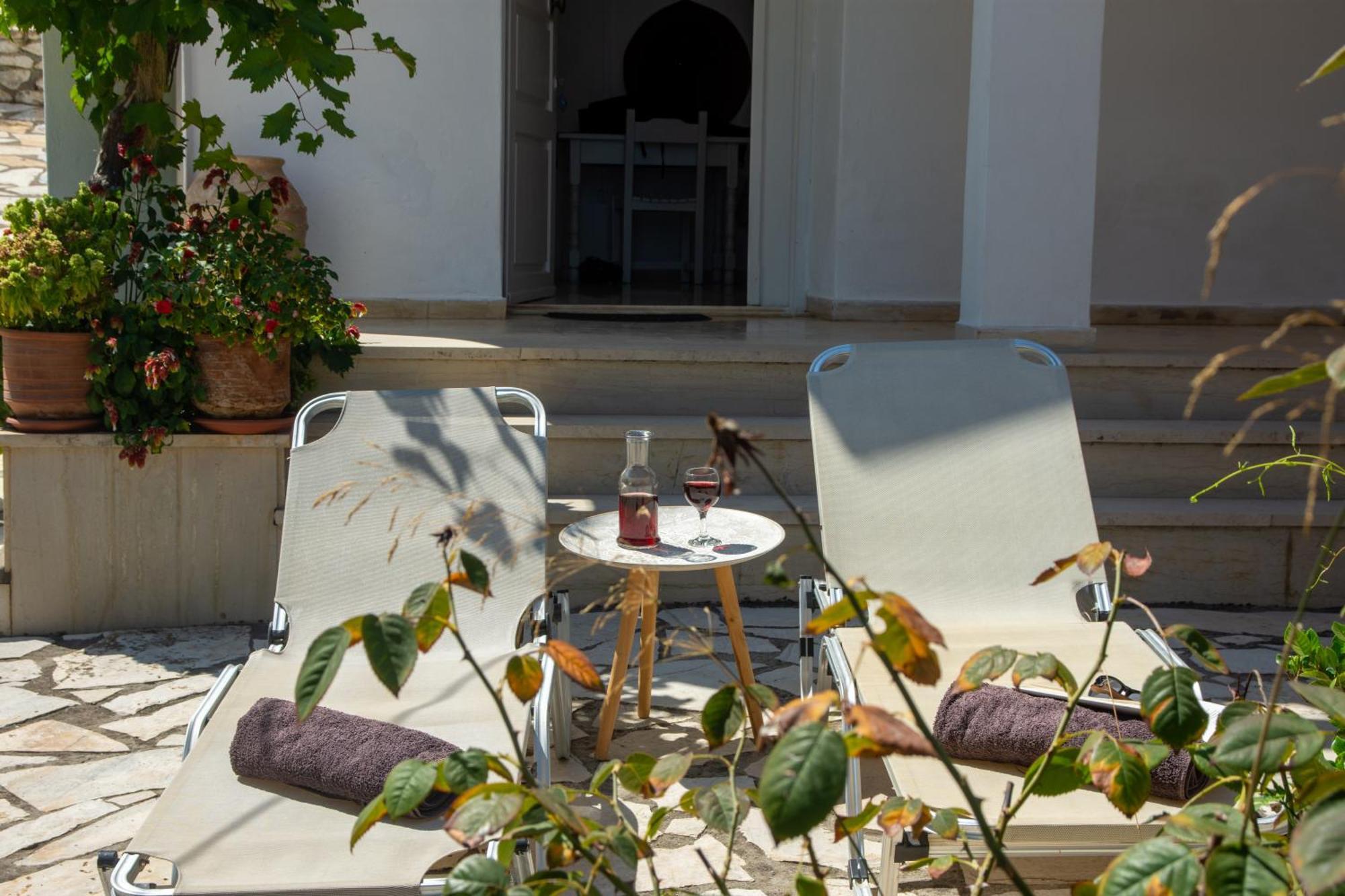 New! Paxoswhite Sea View Apartments & Studios! Gaios Exterior foto