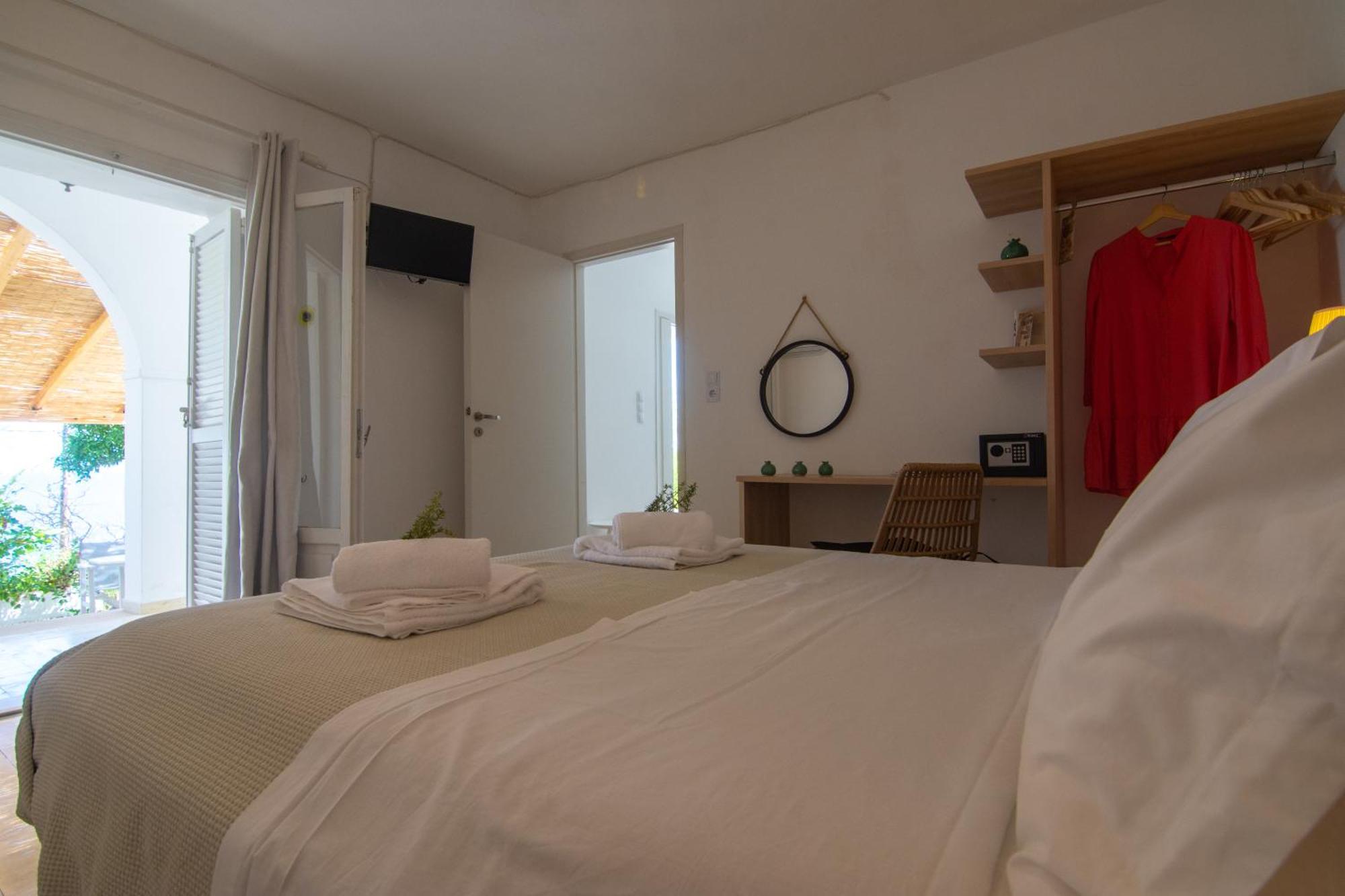 New! Paxoswhite Sea View Apartments & Studios! Gaios Exterior foto